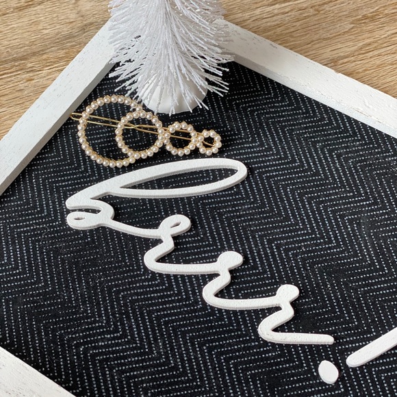 Pearl and gold hair clip. - Picture 2 of 3